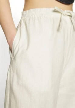 YOURTURN Genderless Parachute UnisexPantaloniWhite Uomo Pantaloni YO12100Y8-A11 -Yourturn 550eb4063f7e4f1cbca9890550f66ec1 scaled