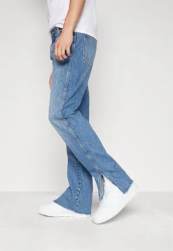 YOURTURN Slim Straight Fit Unisex Jeans A SigarettaLight Blue Denim Donna Jeans YO121014L-K11 -Yourturn 59f7432b8c00420c8f6d44f1f24ff397 scaled