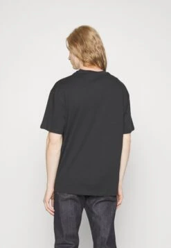 YOURTURN Pokemon Pikachu Unisex - T-Shirt Con Stampa - Black -Yourturn 701fbb220b08440ebbae6aa7f454d1b7 scaled