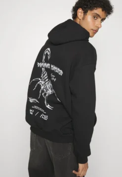 YOURTURN Scorpio Relaxed HoodieFelpa Con Cappuccio Black Donna Felpe YO1210152-Q11 9 YOURTURN Scorpio Relaxed HoodieFelpa Con Cappuccio Black Donna Felpe YO1210152-Q11 -Yourturn 7907fa1d5c054b77a292aa7158ae6441 scaled