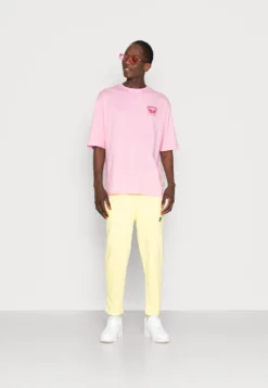 YOURTURN Nostalgia Future Tee UnisexT-Shirt Con StampaPink Uomo T-shirt E Polo YO12100M4-J11 6 YOURTURN Nostalgia Future Tee UnisexT-Shirt Con StampaPink Uomo T-shirt E Polo YO12100M4-J11 -Yourturn a5a1a7b7ff9a43cb8b92ca005cdfd196 scaled