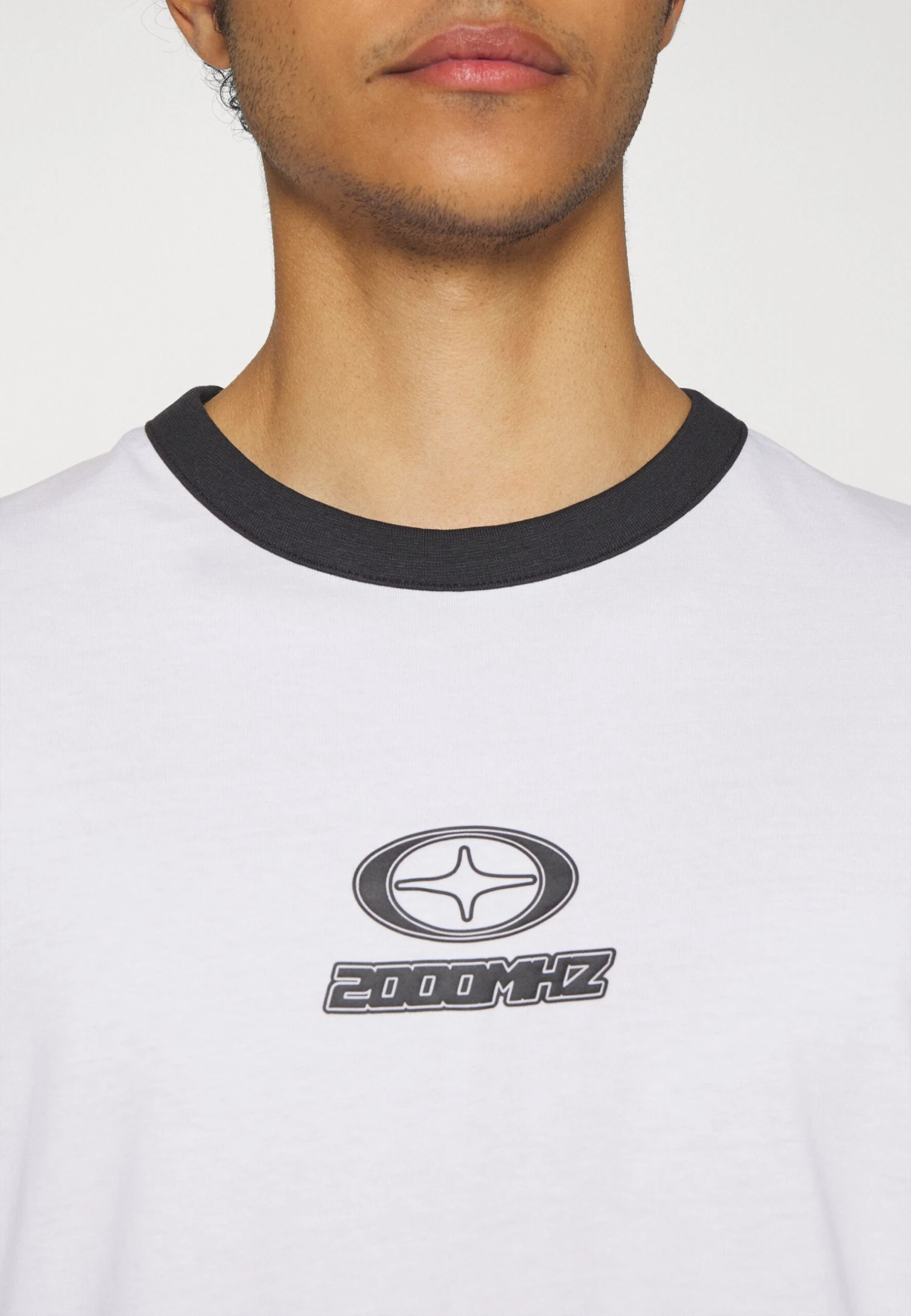 YOURTURN T-Shirt Con StampaWhite Uomo T-shirt E Polo YO122O0SO-A11 6 YOURTURN T-Shirt Con StampaWhite Uomo T-shirt E Polo YO122O0SO-A11 - immagine 6