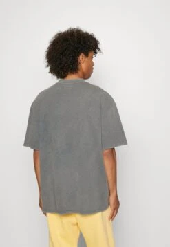 YOURTURN Nevada Wash Graphic Tee WashedT-Shirt Con StampaCharcoal Uomo T-shirt E Polo YO121011B-Q11 -Yourturn bf0555704f834b22b22a793b58cb821f scaled