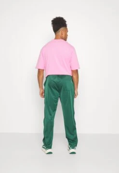 YOURTURN Pantaloni SportiviDark Green Uomo Pantaloni Sportivi E Joggers YO122E03Q-M11 -Yourturn cb56b300a25641e3ad0bbdc875e1ded0 scaled