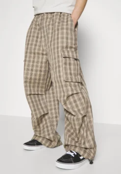 YOURTURN Unisex - Pantaloni Cargo - Beige -Yourturn dbbfdf0ead0f4db1b1f67218d08d4376 scaled