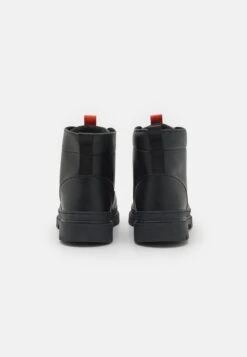 YOURTURN Stivaletti StringatiBlack Uomo Stivaletti/Stivali YO112K02A-Q11 -Yourturn e0661f5efd5f48da94addd4f60af42fa scaled