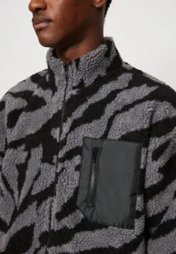 YOURTURN UnisexGiacca In PileGrey Uomo Maglieria E Felpe YO12100VD-C11 11 YOURTURN UnisexGiacca In PileGrey Uomo Maglieria E Felpe YO12100VD-C11 -Yourturn e22cc4c1616341af98da8e664ca12df5 scaled