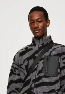 YOURTURN UnisexGiacca In PileGrey Uomo Maglieria E Felpe YO12100VD-C11 9 YOURTURN UnisexGiacca In PileGrey Uomo Maglieria E Felpe YO12100VD-C11 -Yourturn e4ac82e499054d1f8826090370324730 scaled