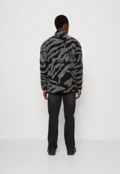 YOURTURN UnisexGiacca In PileGrey Uomo Maglieria E Felpe YO12100VD-C11 8 YOURTURN UnisexGiacca In PileGrey Uomo Maglieria E Felpe YO12100VD-C11 -Yourturn fb0a0ae1914e4939bc76695f0267d638 scaled