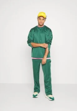 YOURTURN Pantaloni SportiviDark Green Uomo Pantaloni Sportivi E Joggers YO122E03Q-M11 -Yourturn fc260e9a1e5a4362a65f1ee826d0ba2c scaled